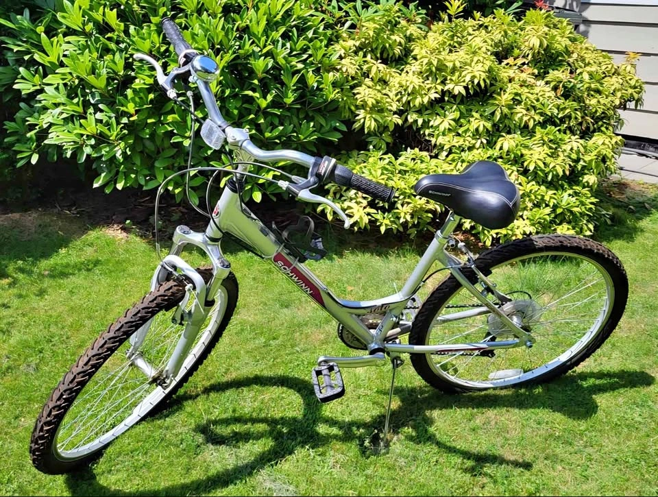 SCHWINN WOMEN'S BIKE/ 26"