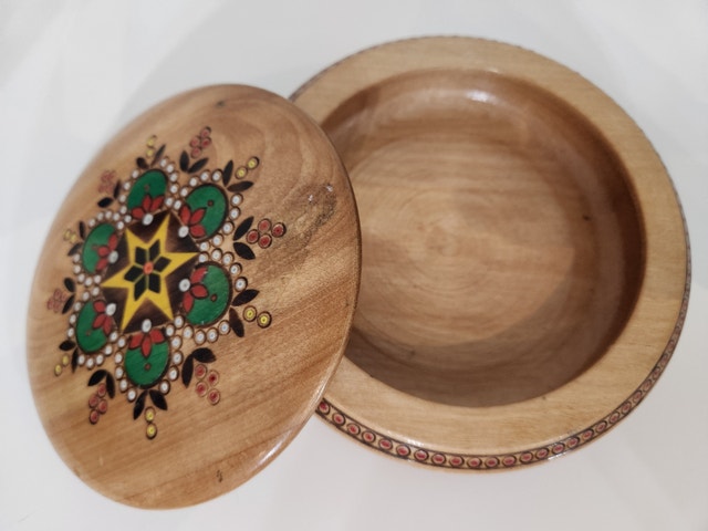 Ukrainian Folk Hand-carved Box / Lid Wall Hanging - photo 2