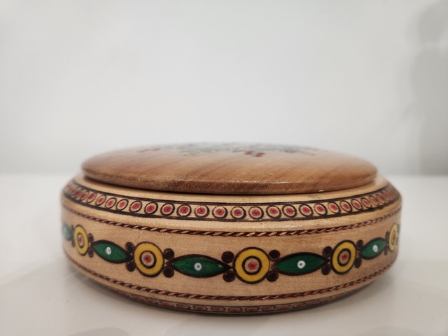 Ukrainian Folk Hand-carved Box / Lid Wall Hanging - photo 4