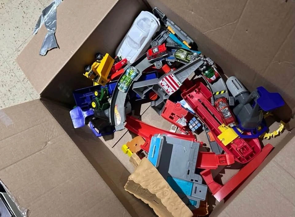 Box of toys - photo 2