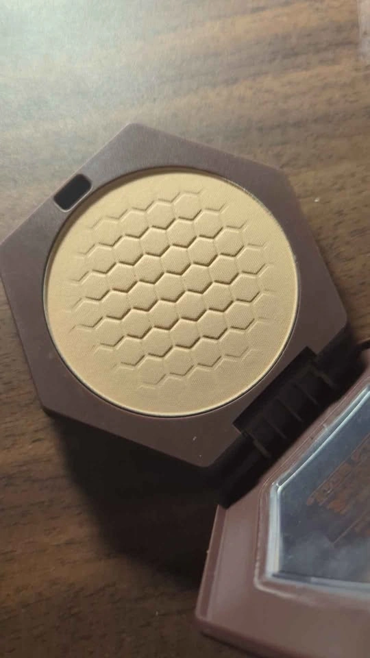 Burt's Bee Powder Foundation - photo 2