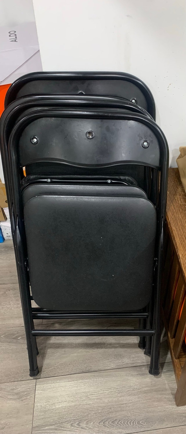 Set of 4 foldable chairs
