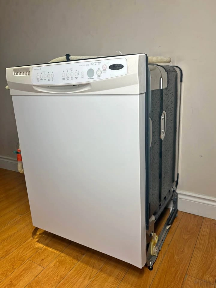 Whirlpool Gold Dishwasher – Quiet Partner III | Tested & Service