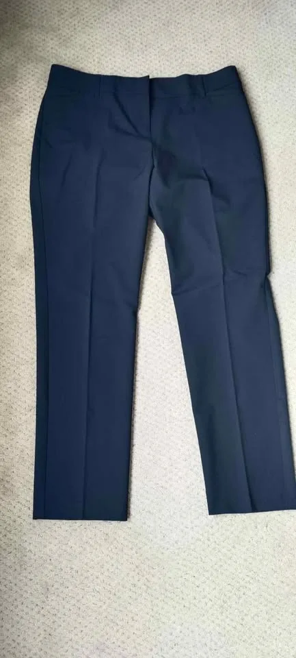 New Van Heusen Women's Dress Pants, Size 10 ( stretchy) image indicator(3)