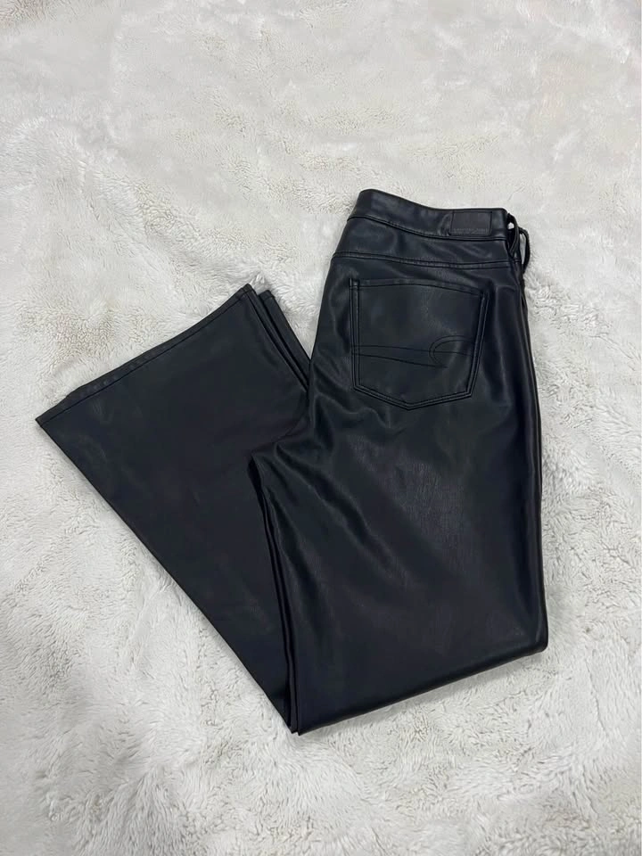 American Eagle Super High-Waisted Vegan Leather Flare Pants Size - photo 5