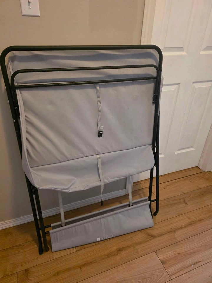 Folding Change Table - photo 4