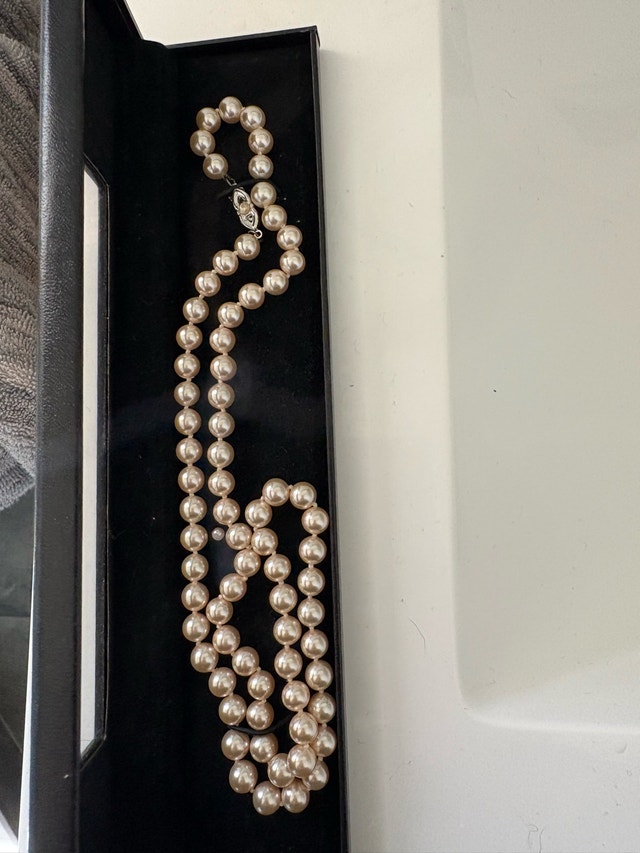 Vintage Mary Quant Pearl Necklace in Original Box - photo 2