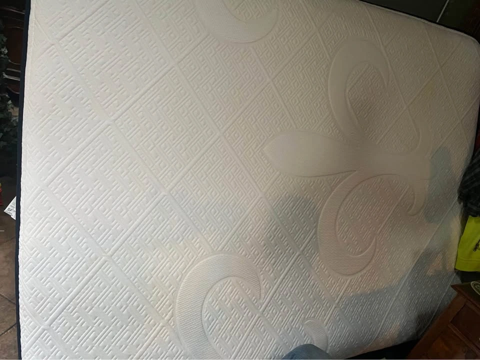 Stearns & Foster Queen Mattress - photo 2