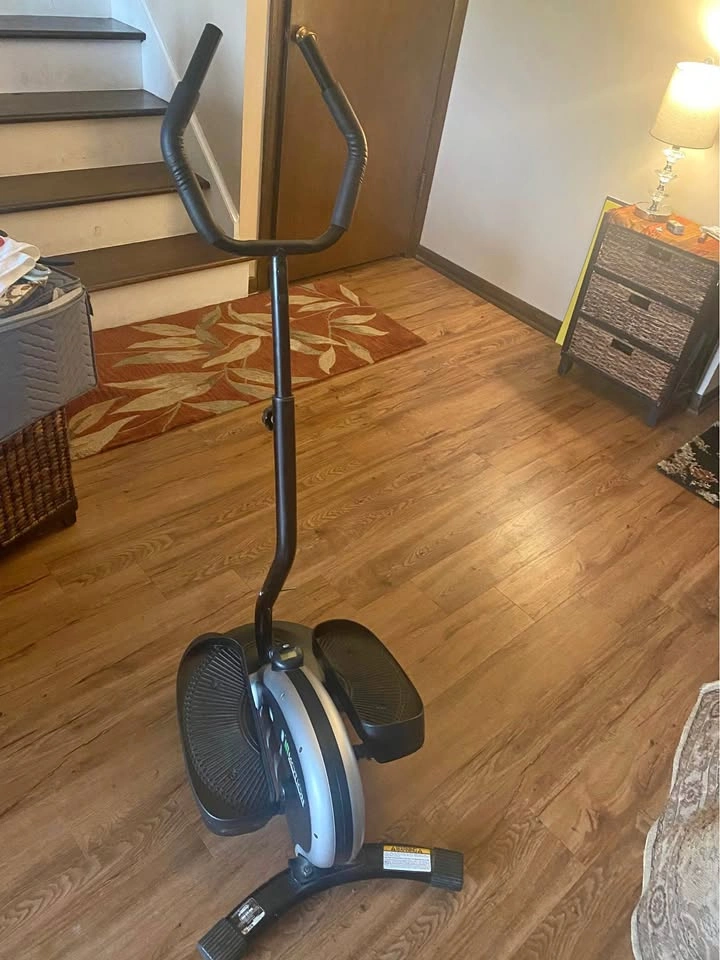 I-Motion Compact Elliptical with Removable Handle