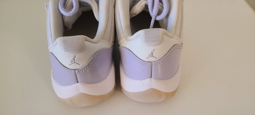Air Jordan 11 Retro Low Pure Violet Womens SZ 6.5 - photo 4