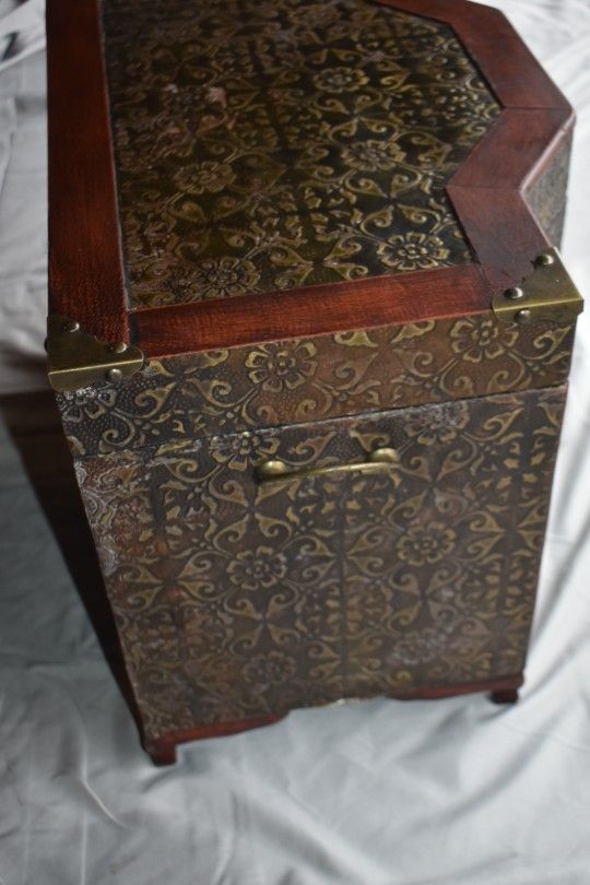Antique Wooden Chest With A Chest Inside - photo 5