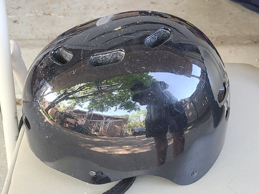 Bell Black Skateboarding Youth Helmet