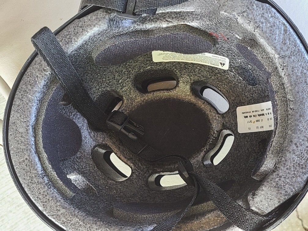 Bell Black Skateboarding Youth Helmet - photo 3