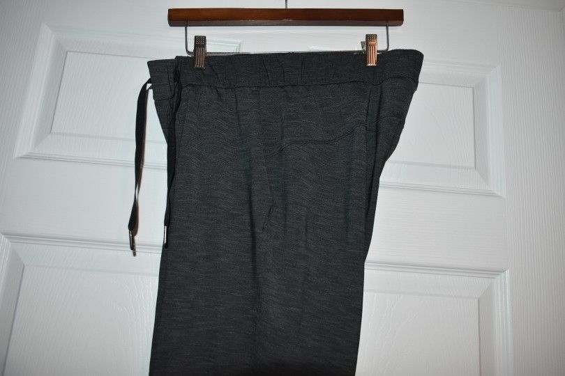 Lululemon Woman Gray Pants SZ 10 - photo 2