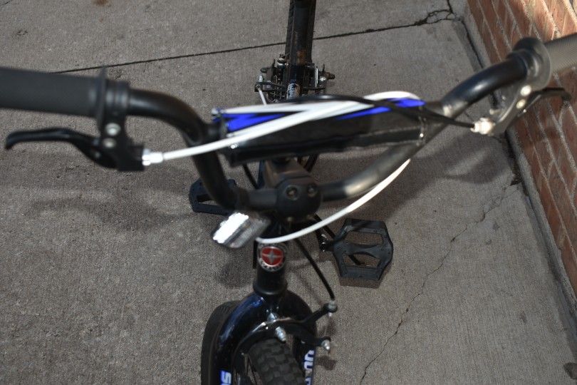 Boys SHWINN blue Black Bike - photo 3