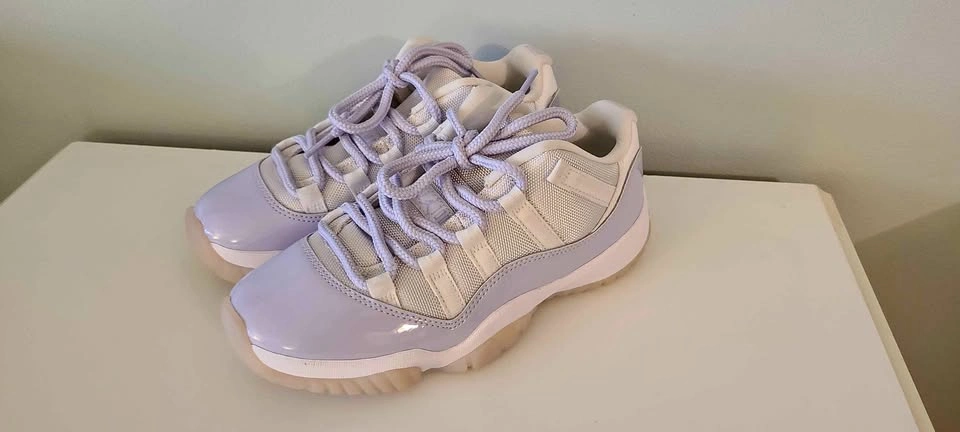 Air Jordan 11 Retro Low Pure Violet Womens SZ 6.5