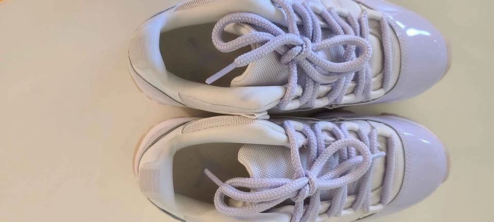 Air Jordan 11 Retro Low Pure Violet Womens SZ 6.5 - photo 3