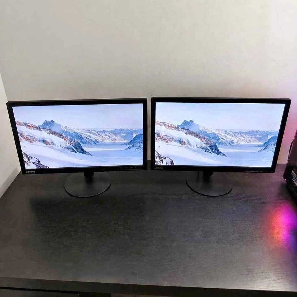 Clean Dual Monitors Setup for a Great Price 🔥