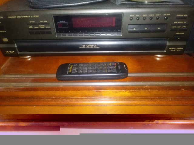 A1 Technics 5-CD Changer - photo 2