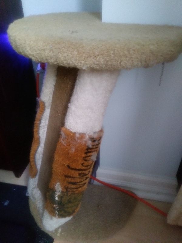 Corner Pedestal/ Pet Scratch Post - photo 2