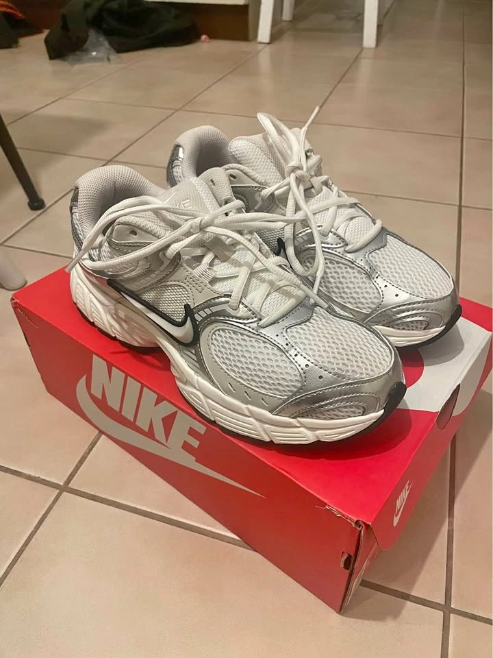 Nike V5 RNR size 9 women’s