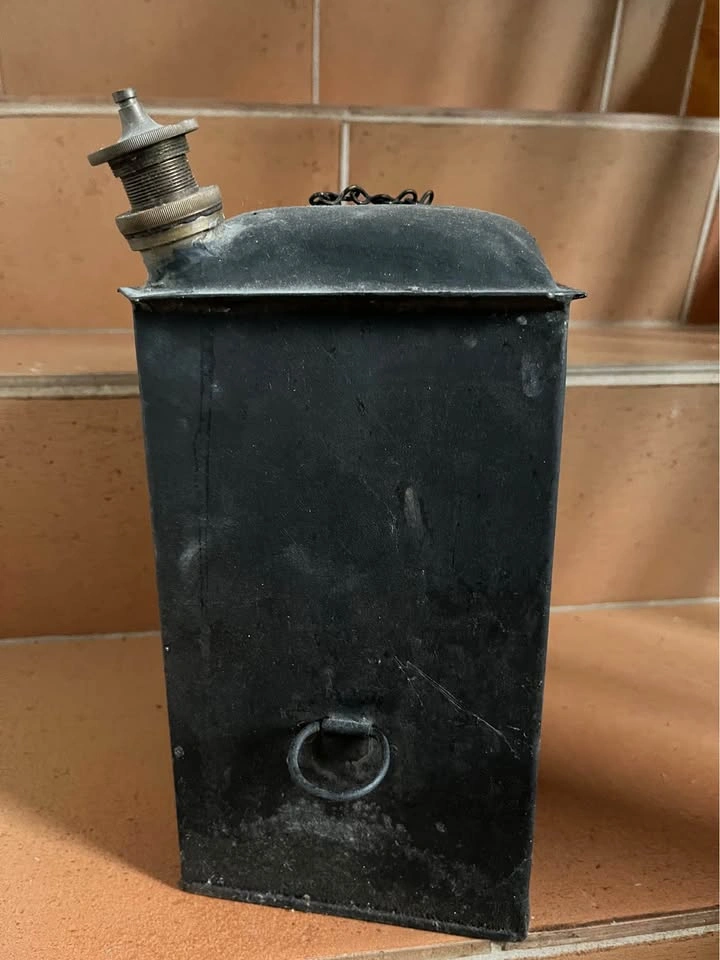 Antique Oil Can - photo 2