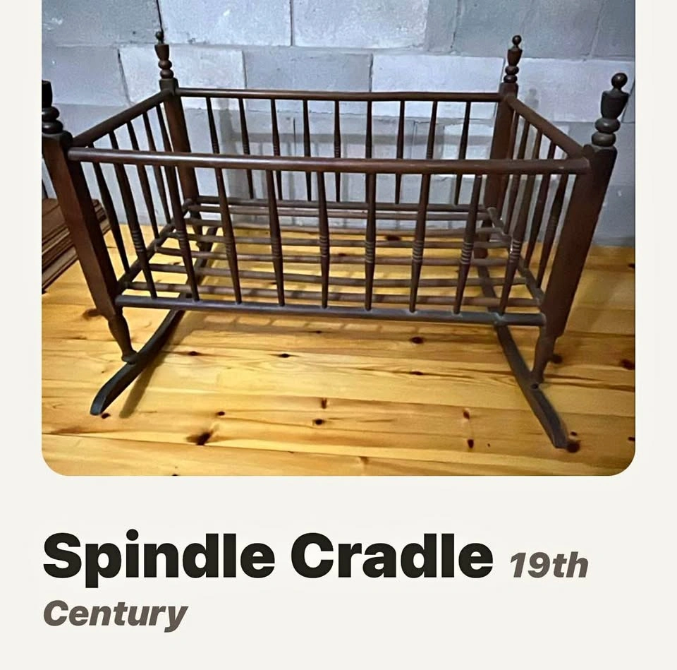 Spindle Cradle 19th Century (collectors of vintage)