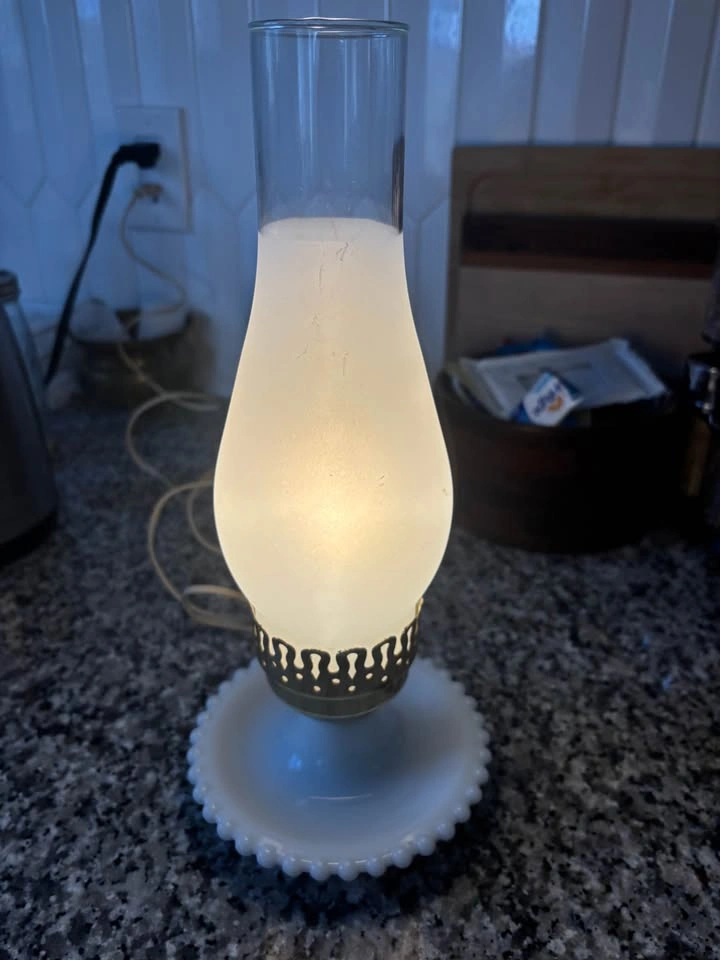 Vintage Milk Glass Hobnail Electric Hurricane Lamp - photo 4