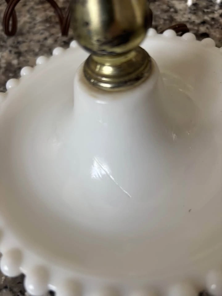 Vintage Hobnail Milk Glass Table Lamp - photo 3