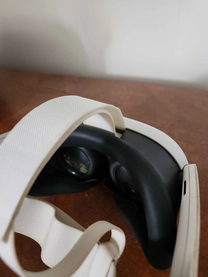 Meta Quest 3 512GB with Silicone Cover - photo 3