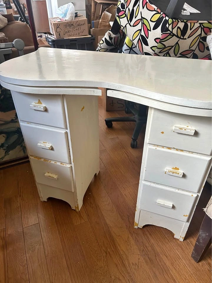 Charming DIY Project Vintage Vanity Desk with Drawers