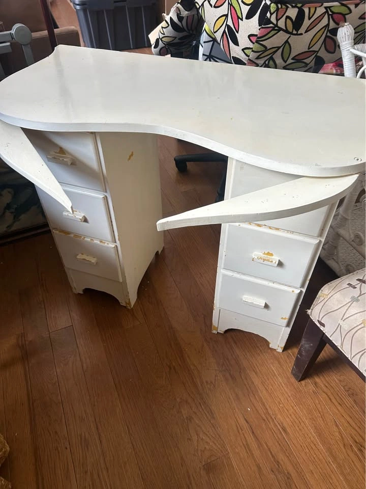 Charming DIY Project Vintage Vanity Desk with Drawers - photo 3