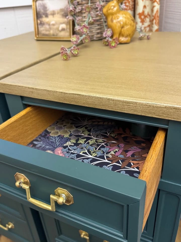 Set of two refinished nightstands - photo 3