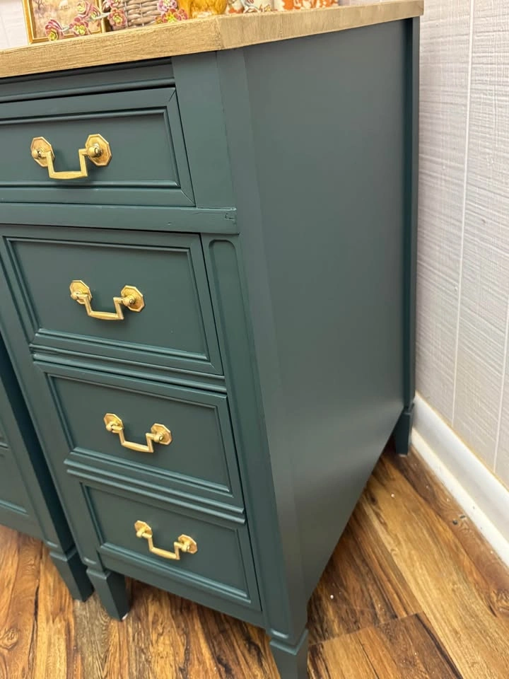 Set of two refinished nightstands - photo 5