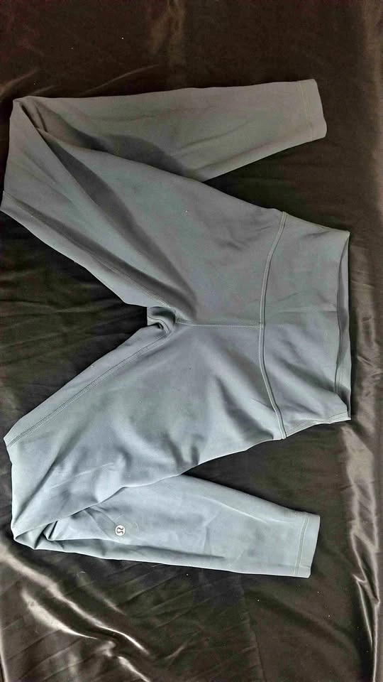 EUC Lululemon 28" Wunder Under Leggings Dark Grey/Blue