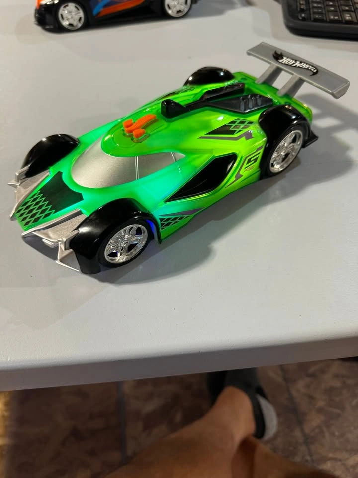 Large Hot Wheels Race Cars they Race - photo 3
