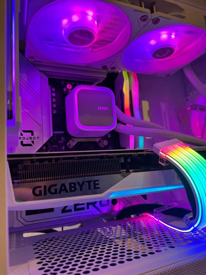 WHITE RTX 5070 Ti | Ryzen 7 9800x3D | 32GB RAM | 1TB SSD PC - photo 4