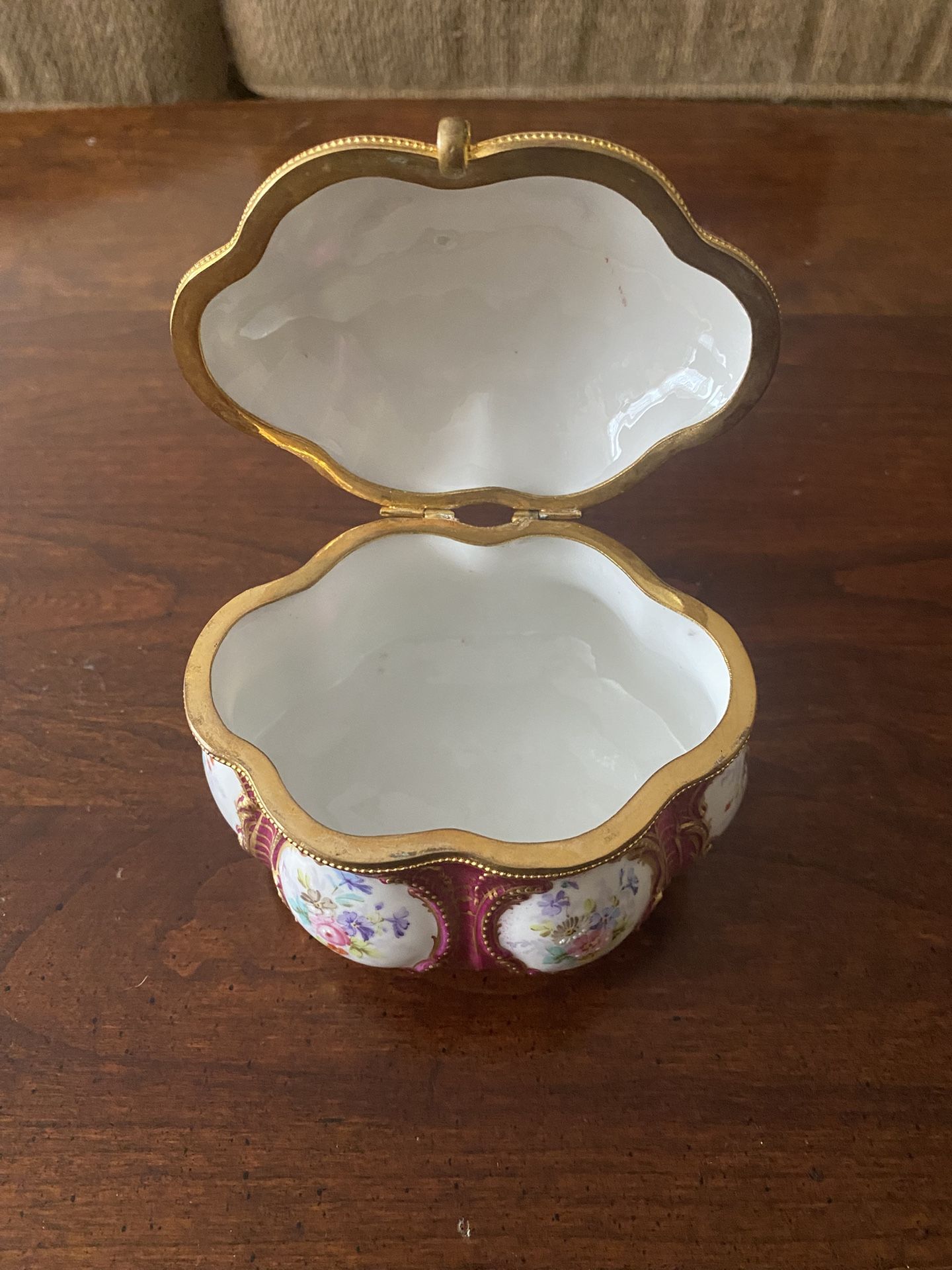 Painted Porcelain Box - photo 2
