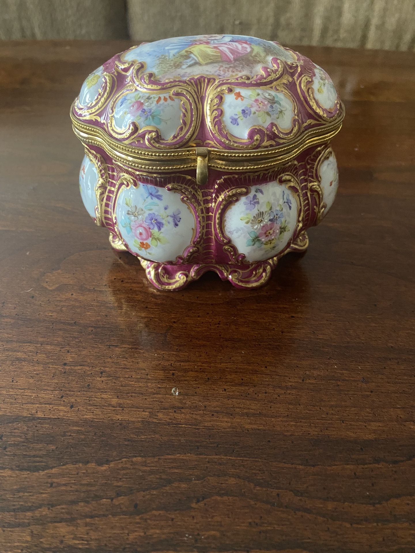 Painted Porcelain Box - photo 3