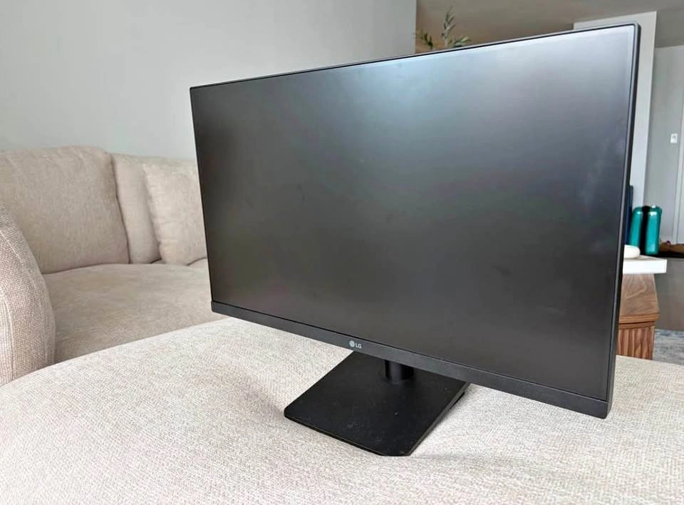 LG 24” Full HD IPS Monitor - Excellent Condition