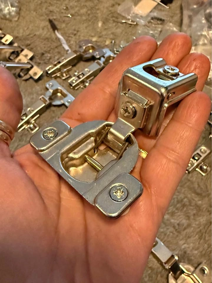 14 Pack Richelieu RFF Soft-Close Hinges