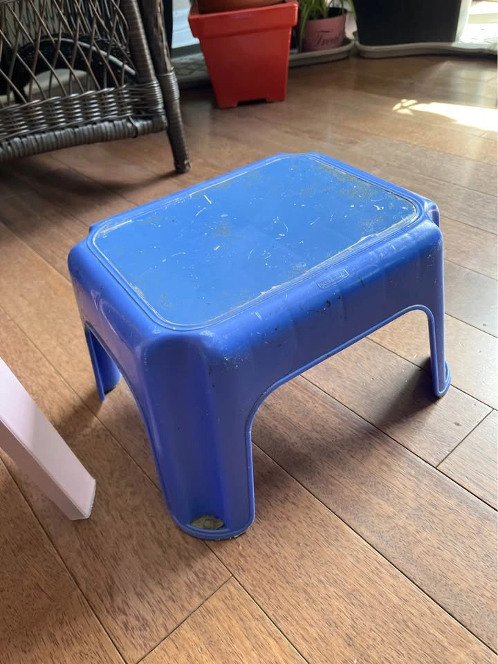 Plastic Chair | Make me an offer - photo 3
