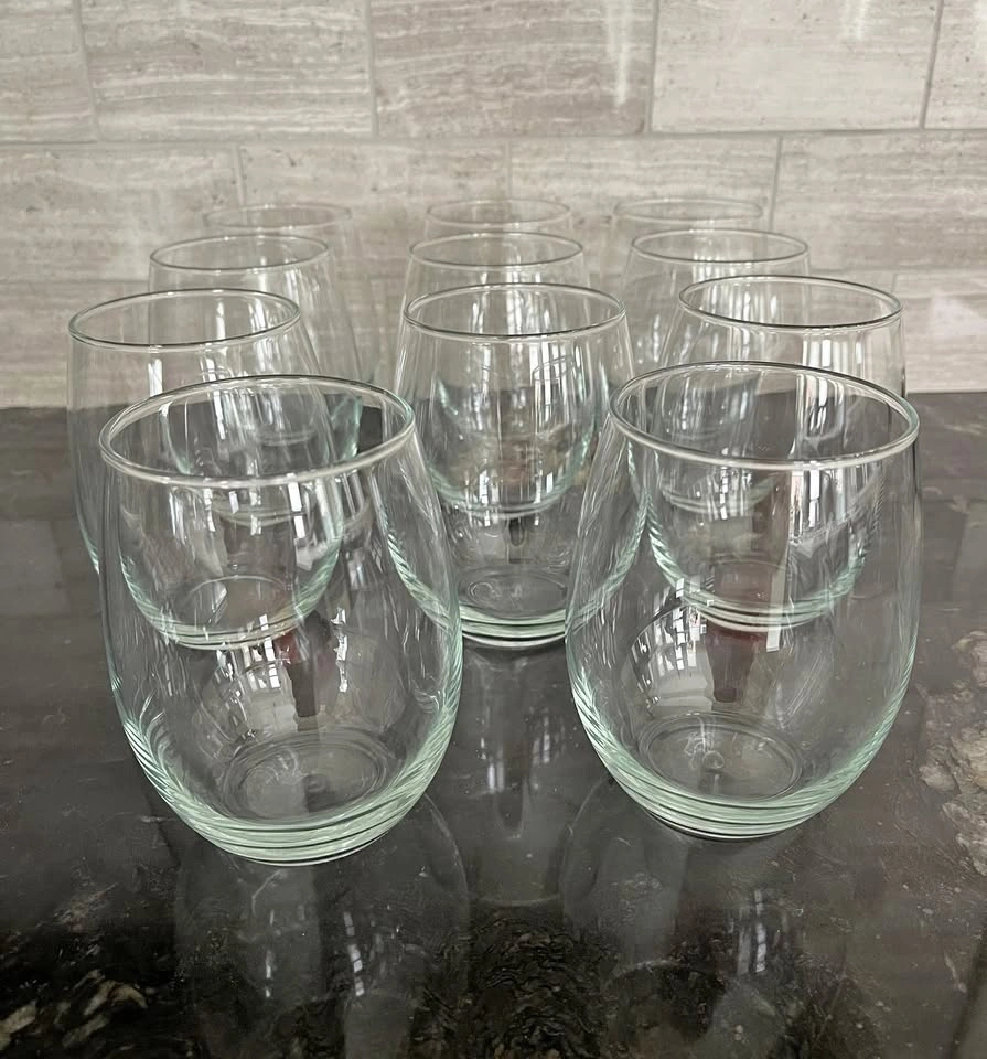Set of 8 Stemless Wine Glasses – Modern Style – Like New