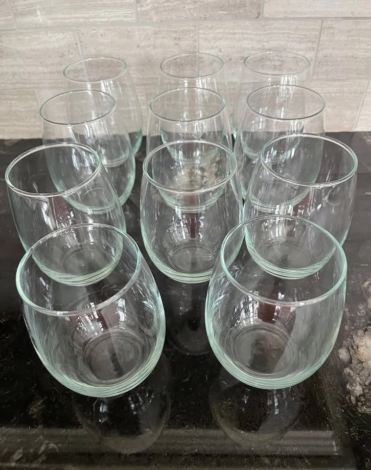 Set of 8 Stemless Wine Glasses – Modern Style – Like New - photo 2