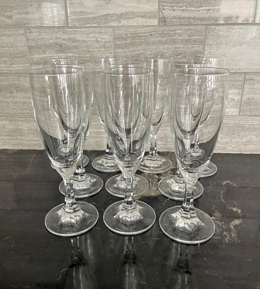 Set of 10 Crystalline Champagne Flutes – Elegant Stemware – Like