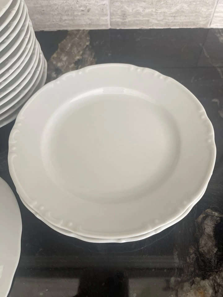 Set of 17 White Porcelain Salad / Dessert Plates – Excellent Con - photo 2