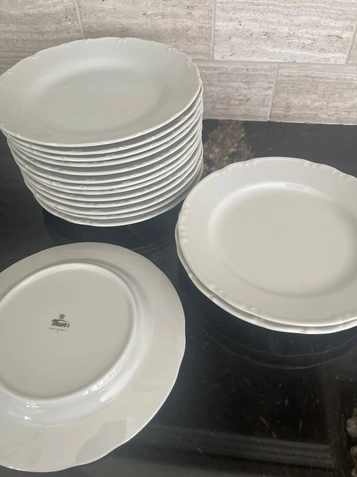 Set of 17 White Porcelain Salad / Dessert Plates – Excellent Con - photo 3
