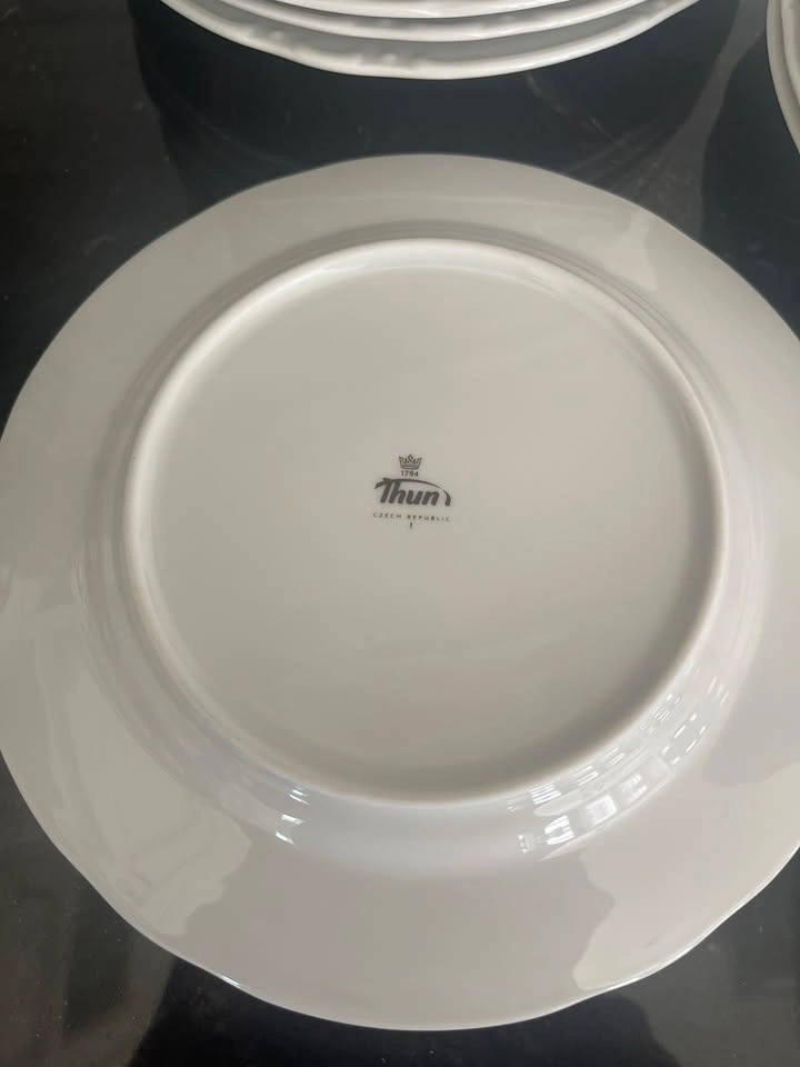 Set of 17 White Porcelain Salad / Dessert Plates – Excellent Con - photo 4