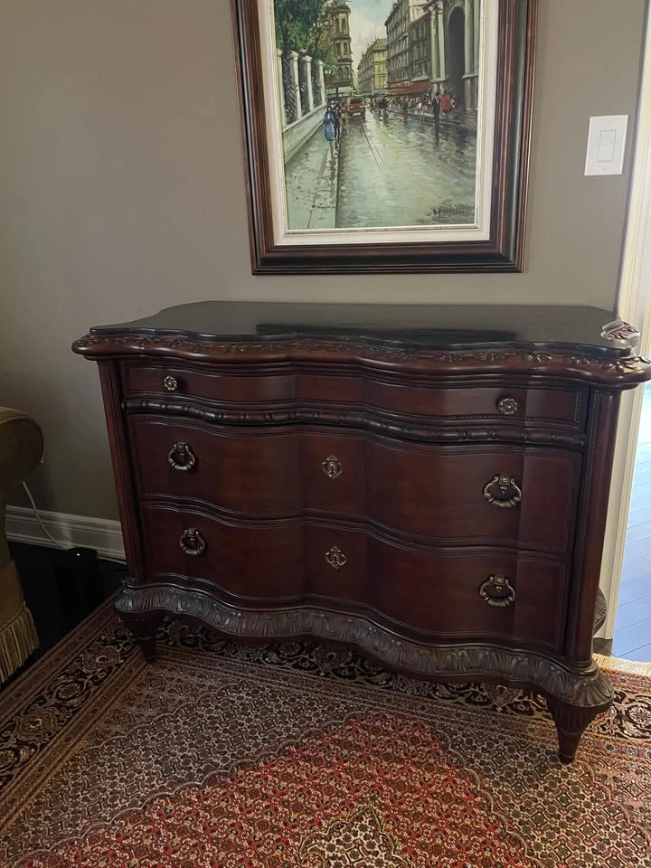 Hooker Furniture Mahogany Serpentine Chest – Designer Piece - photo 4