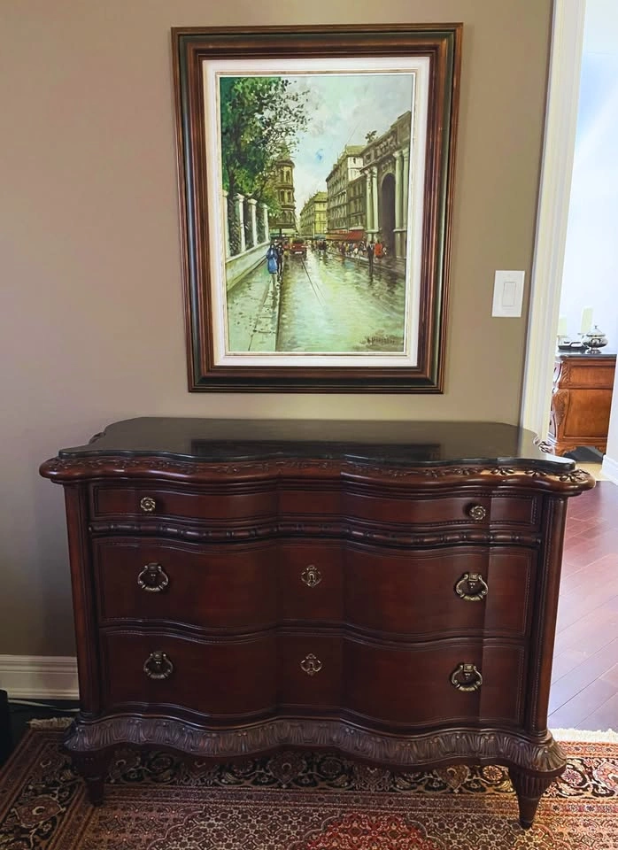 Hooker Furniture Mahogany Serpentine Chest – Designer Piece - photo 5